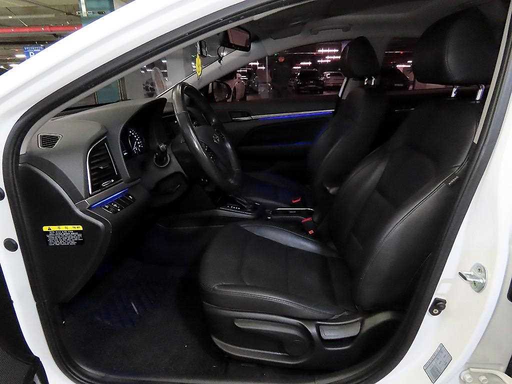 HYUNDAI Avante - Vista 6