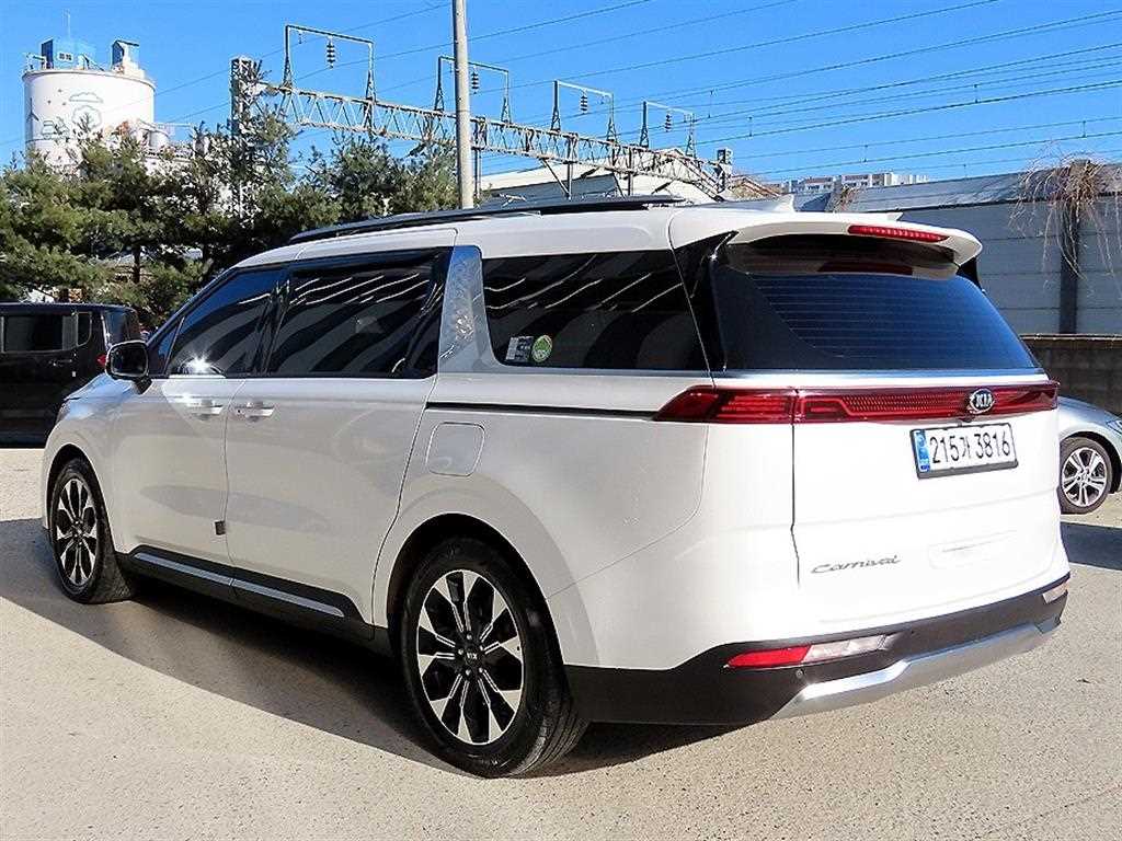KIA Carnival - Vista 3