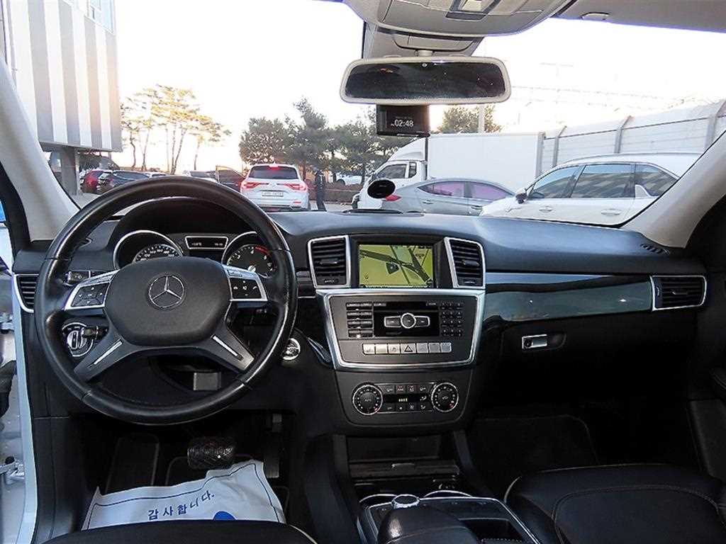 Mercedes Benz M Class - Vista 7