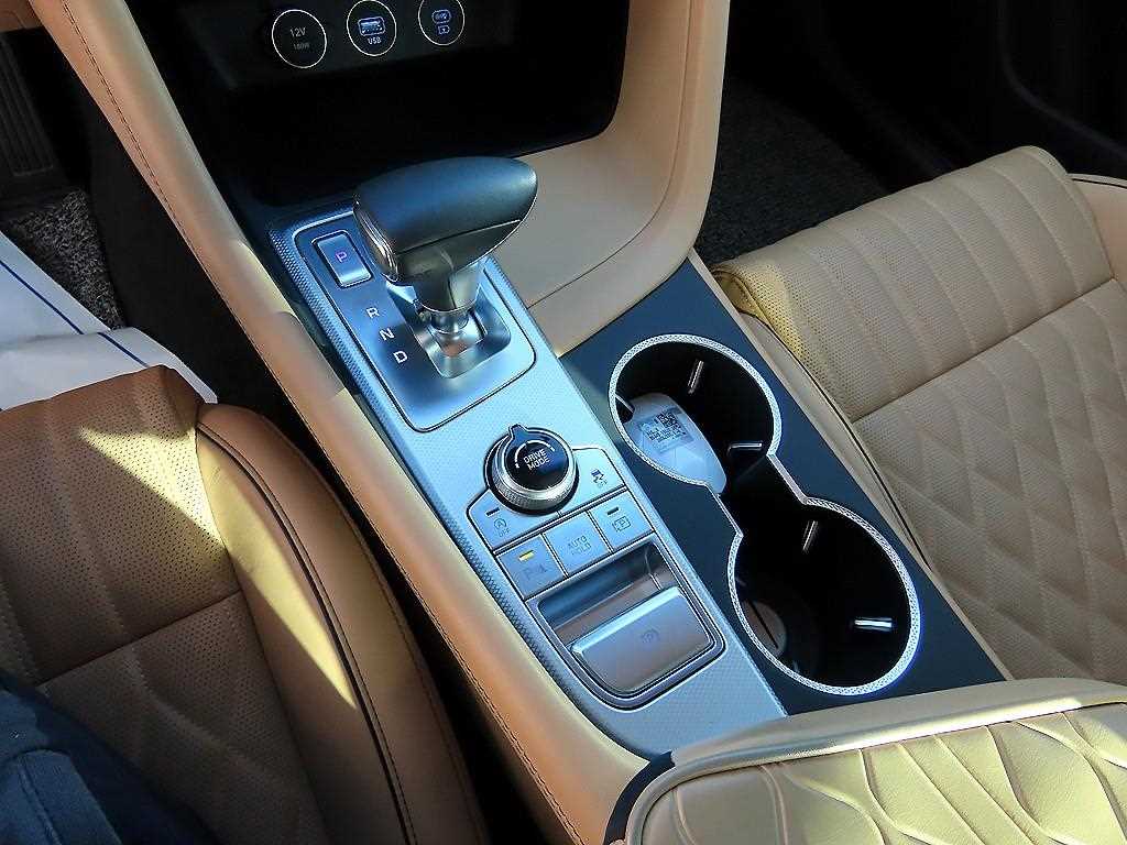 Genesis G70 - Vista 10