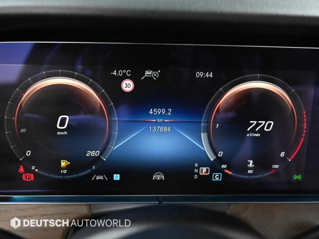 Mercedes Benz E class - Vista 8