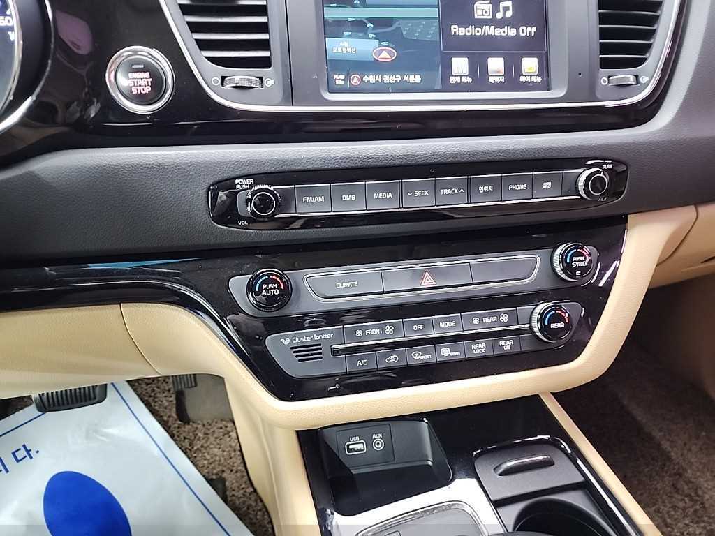 KIA Carnival - Vista 10