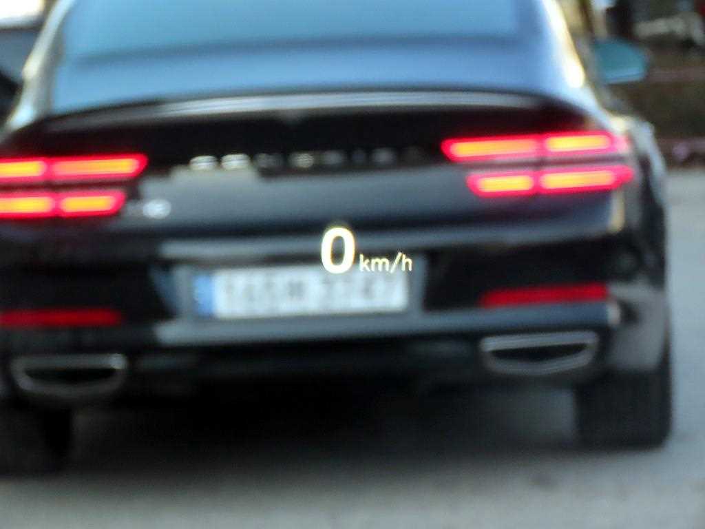 Genesis G90 - Vista 10