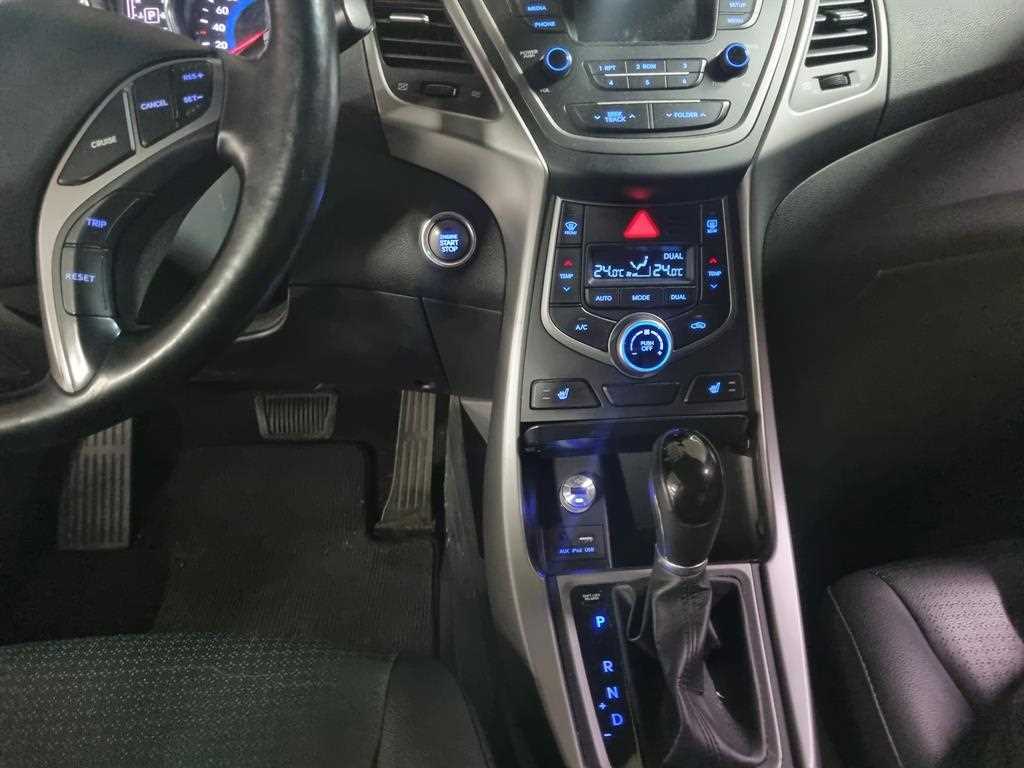 HYUNDAI Avante - Vista 7