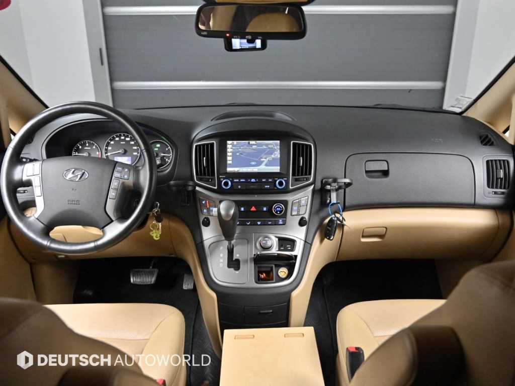 HYUNDAI Starex - Vista 7