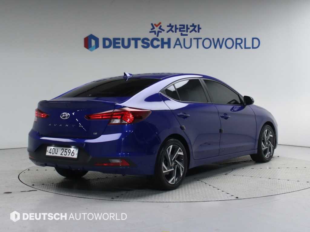 HYUNDAI Avante - Vista 2