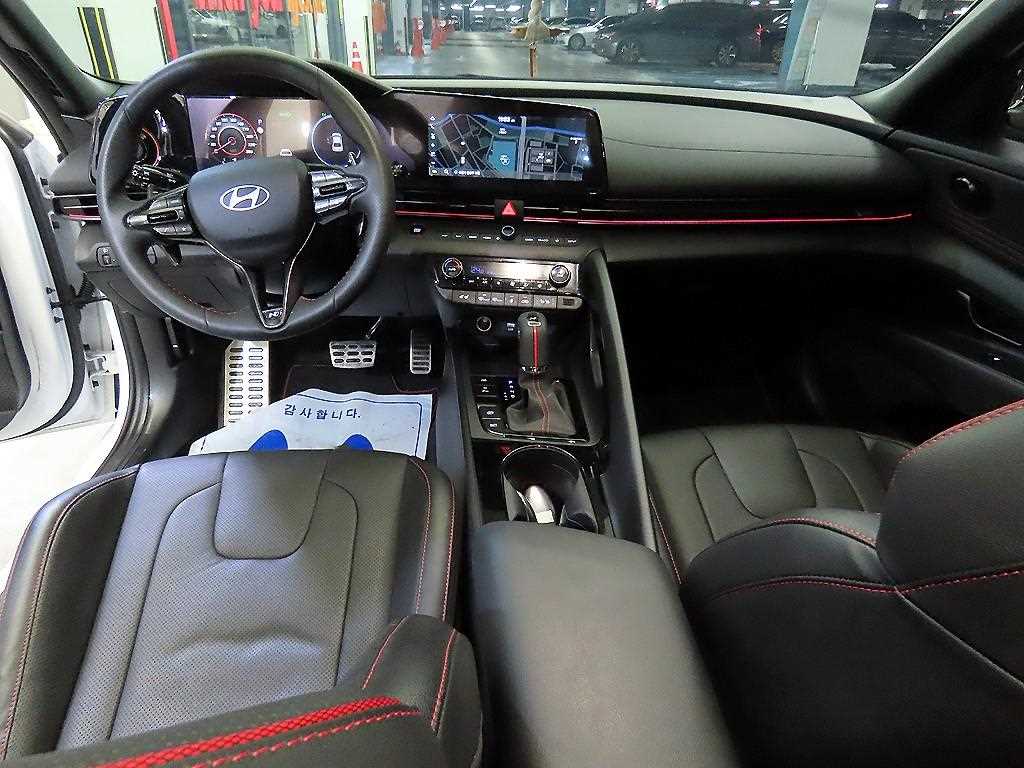 HYUNDAI Avante - Vista 10