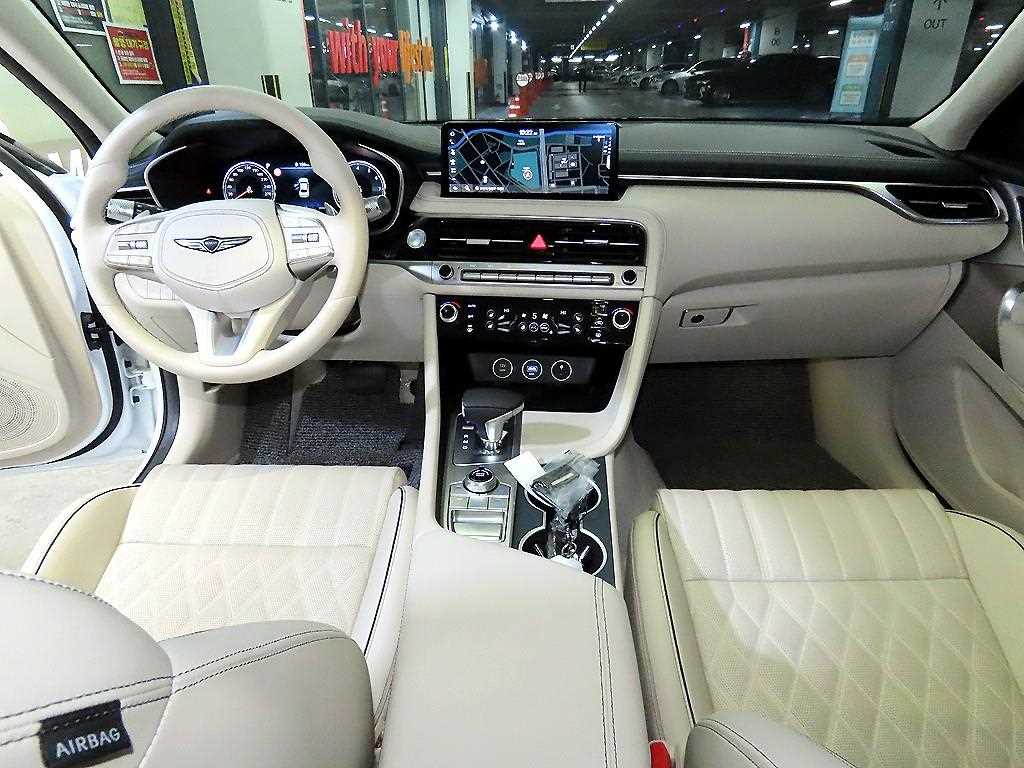 Genesis G70 - Vista 10