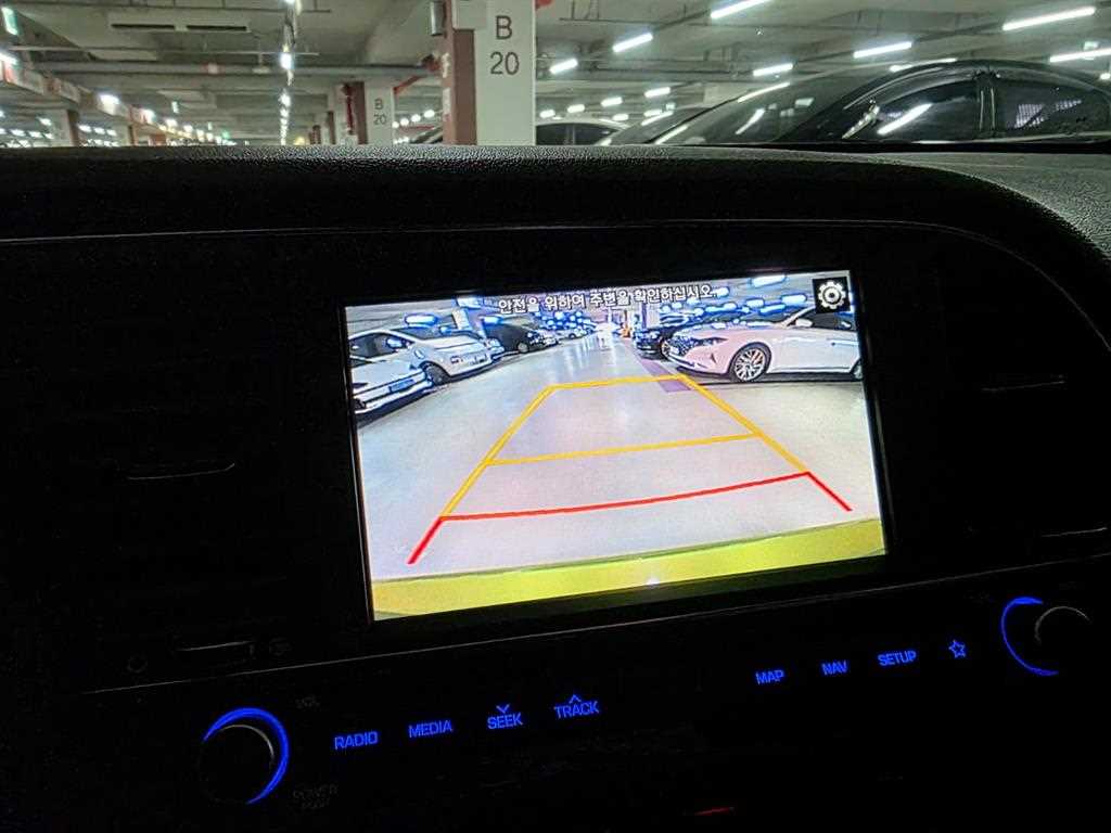 HYUNDAI Avante - Vista 11