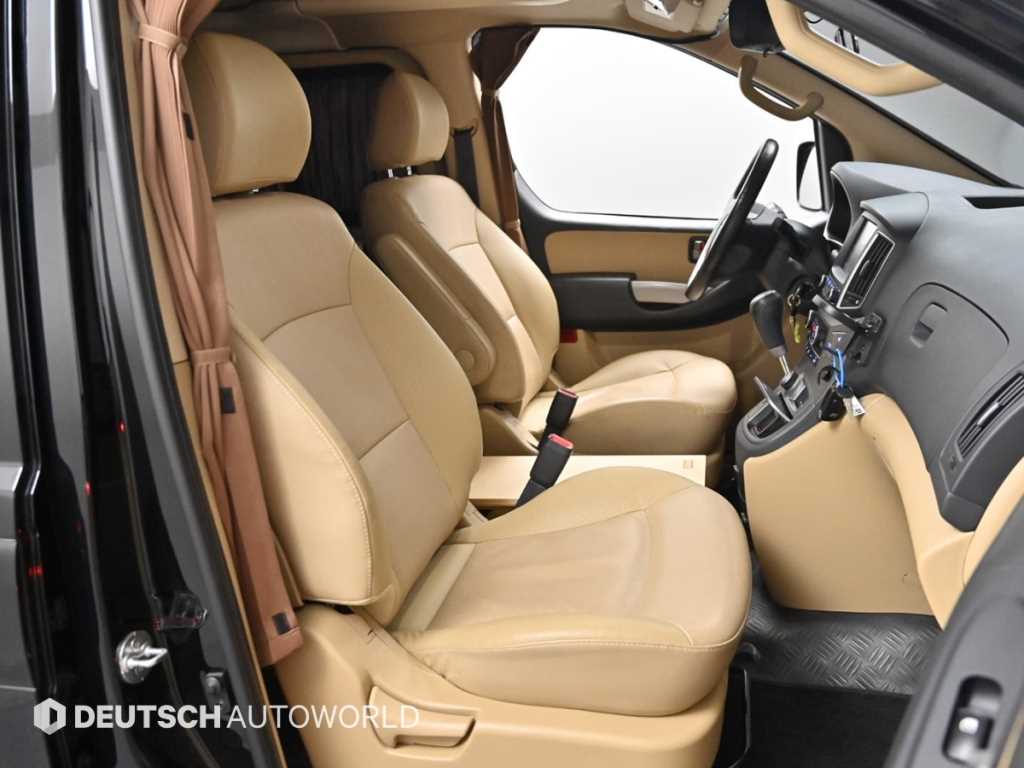 HYUNDAI Starex - Vista 10