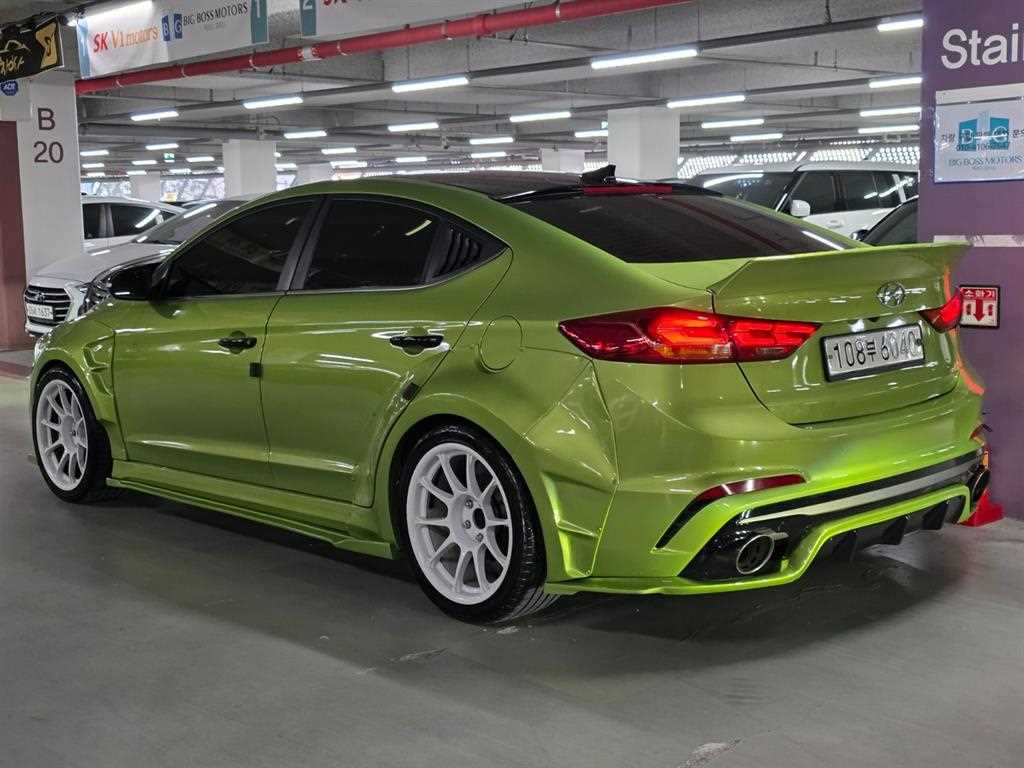 HYUNDAI Avante - Vista 4