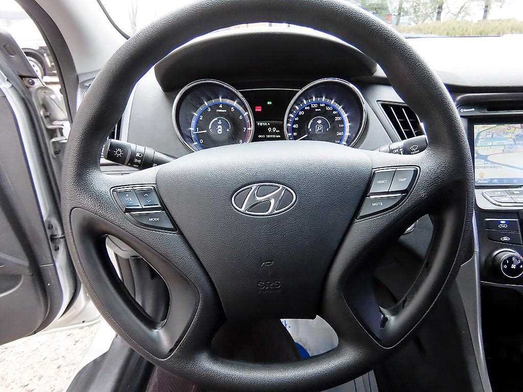 HYUNDAI Sonata - Vista 8