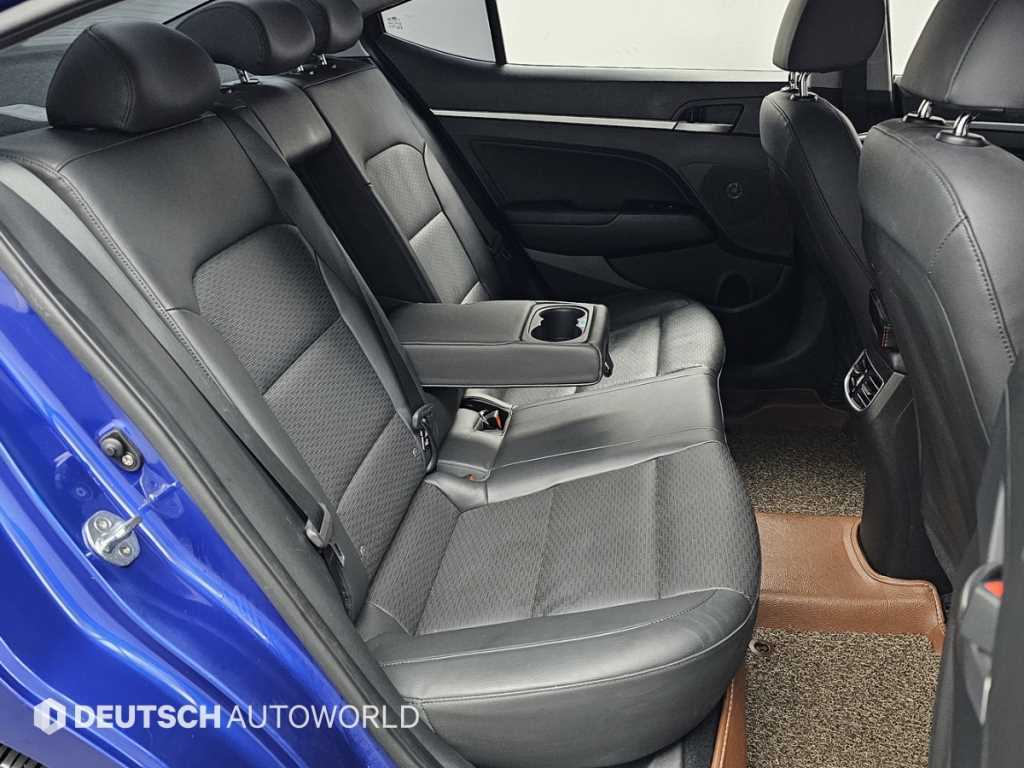 HYUNDAI Avante - Vista 12