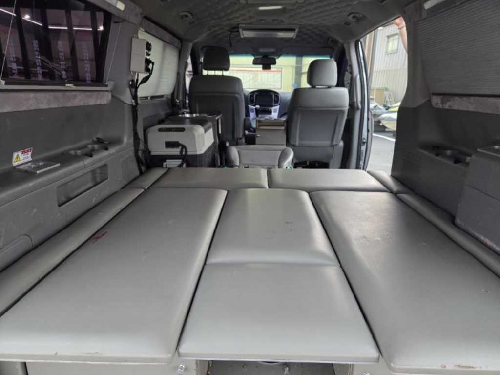 HYUNDAI Starex - Vista 4