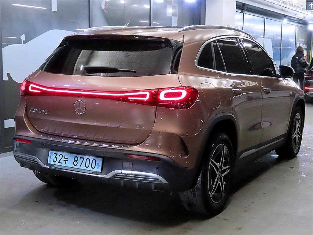 Mercedes Benz EQA - Vista 4