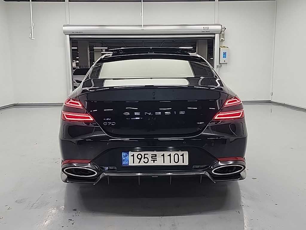 Genesis G70 - Vista 3