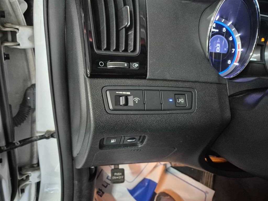 HYUNDAI Sonata - Vista 11