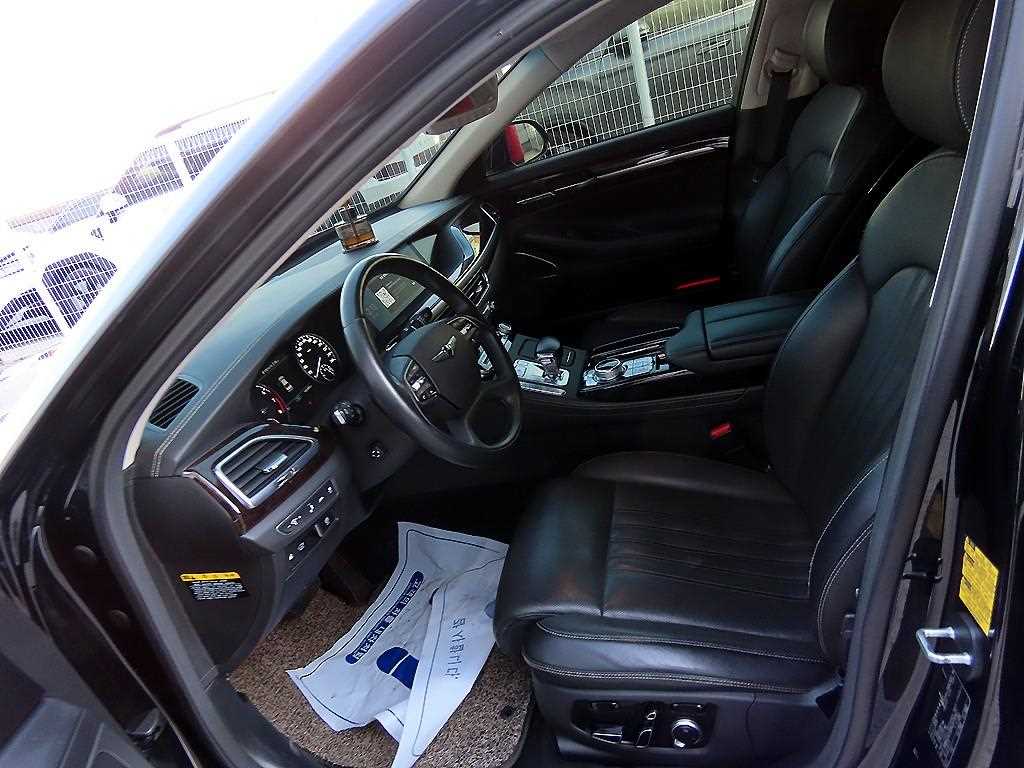 Genesis G90 - Vista 5