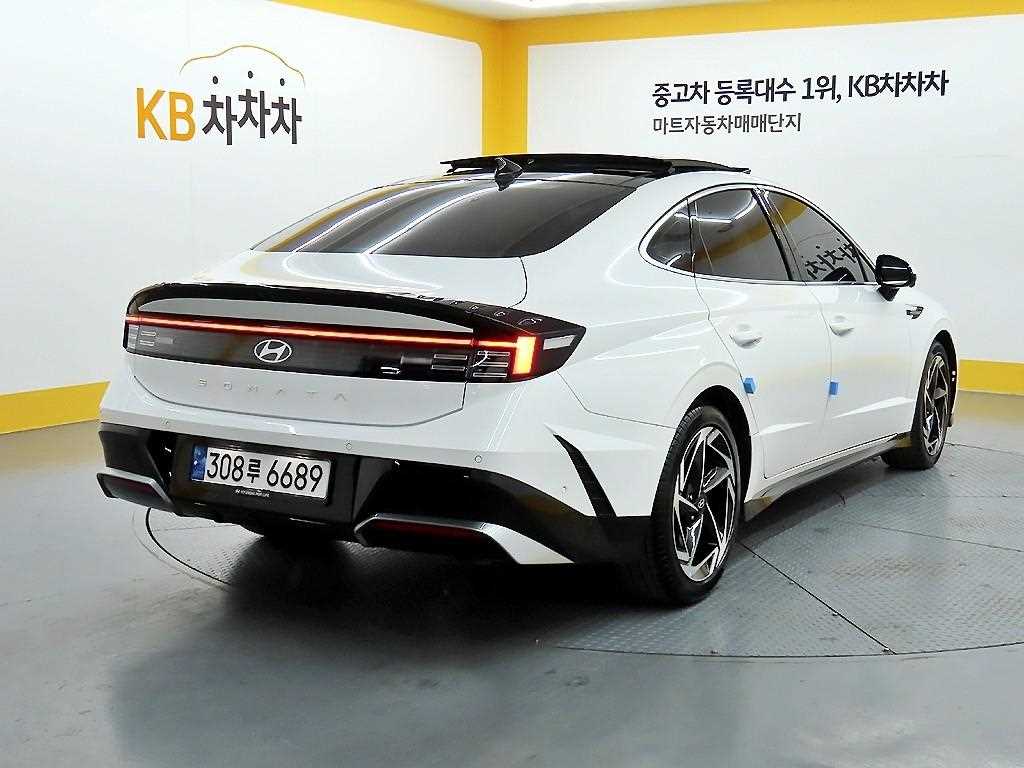 HYUNDAI Sonata - Vista 4