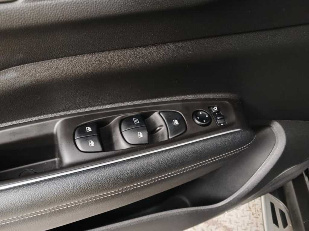 SAMSUNG QM6 - Vista 9