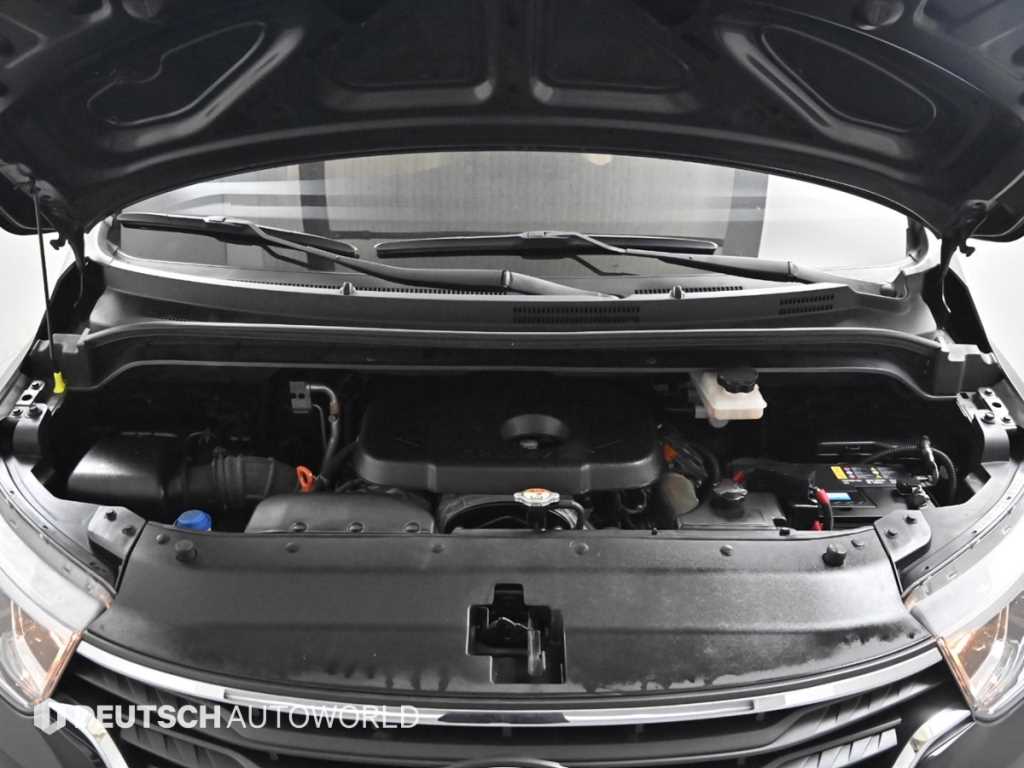 HYUNDAI Starex - Vista 6