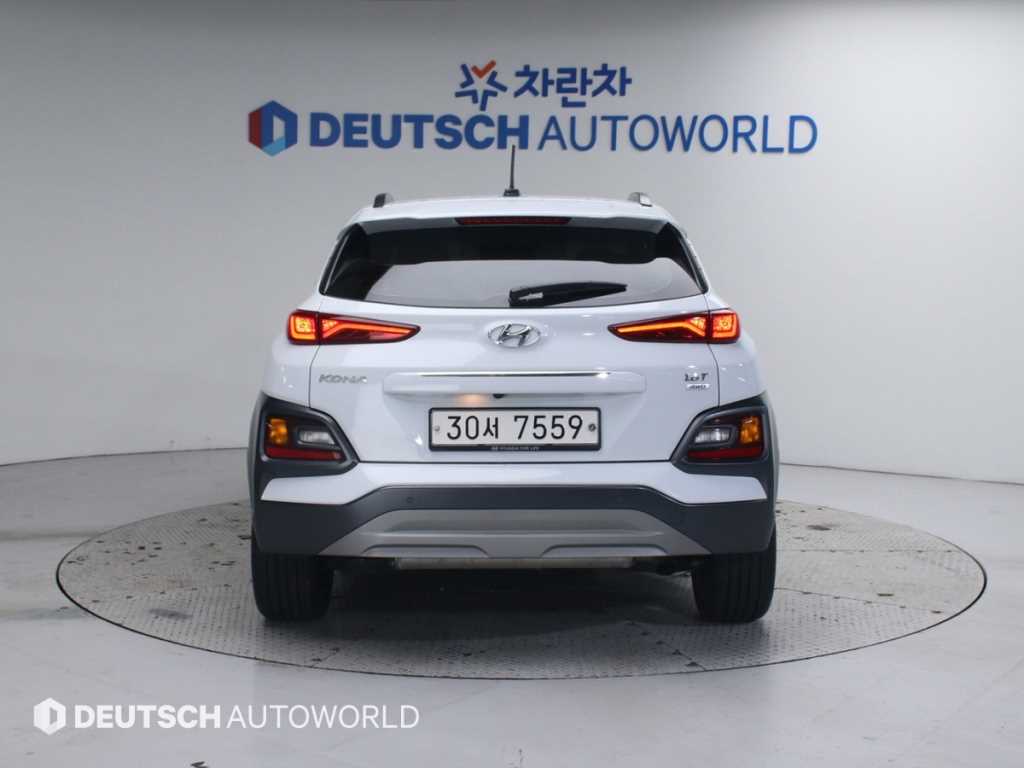 HYUNDAI Kona - Vista 4