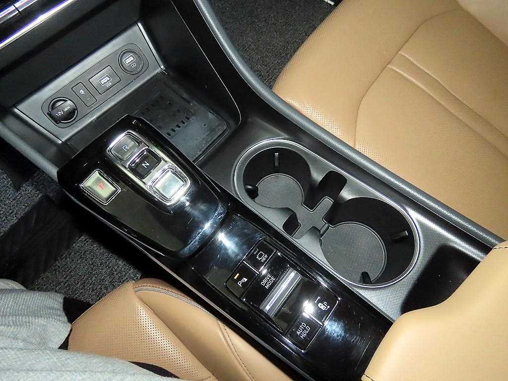 HYUNDAI Sonata - Vista 12