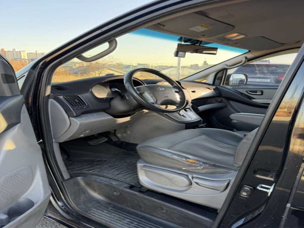 HYUNDAI Starex - Vista 7