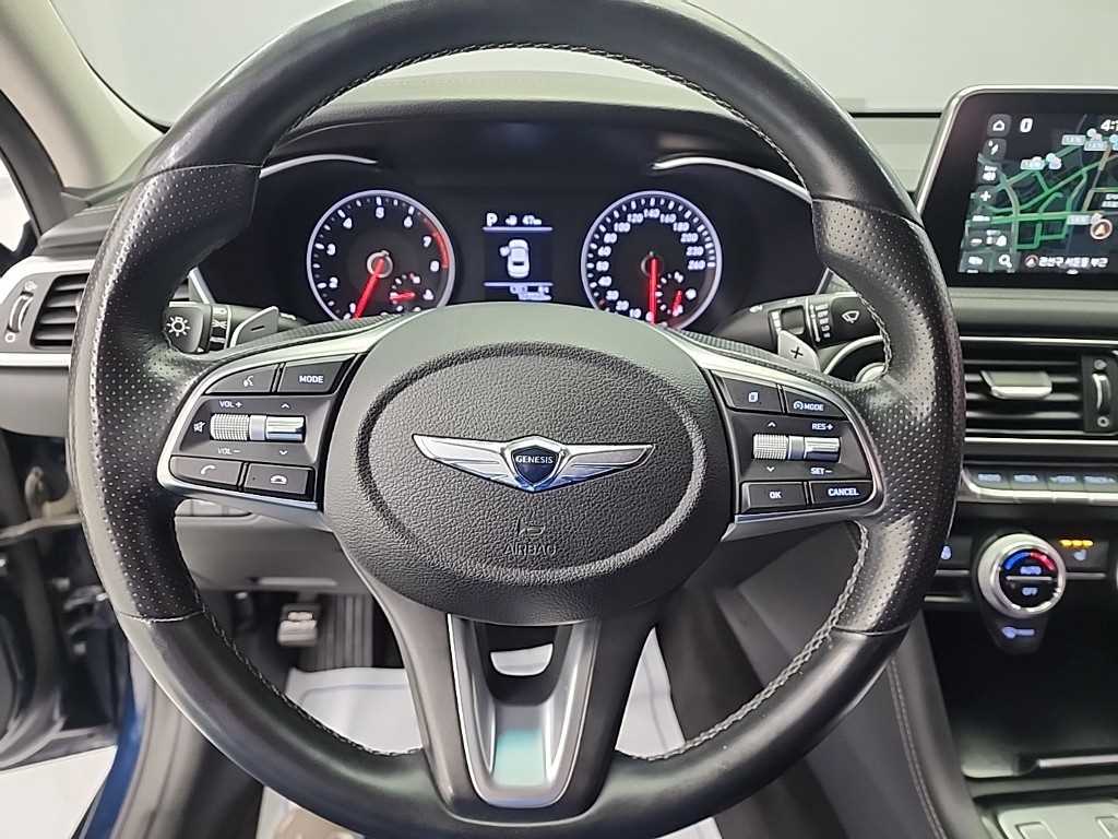 Genesis G70 - Vista 9