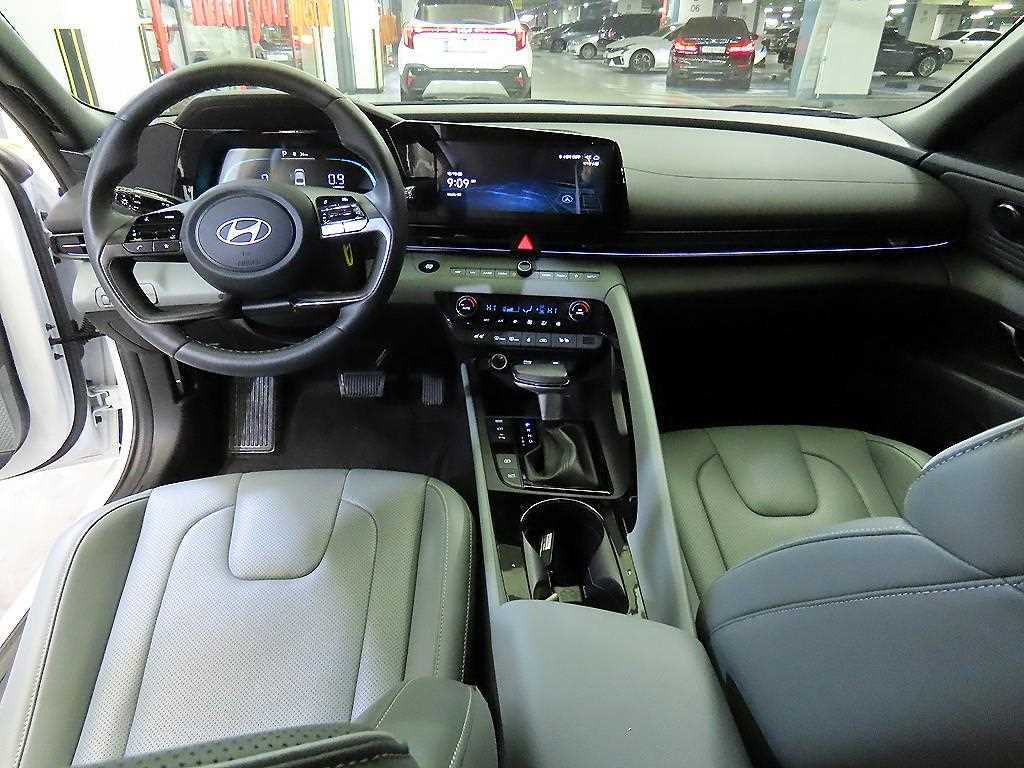 HYUNDAI Avante - Vista 10