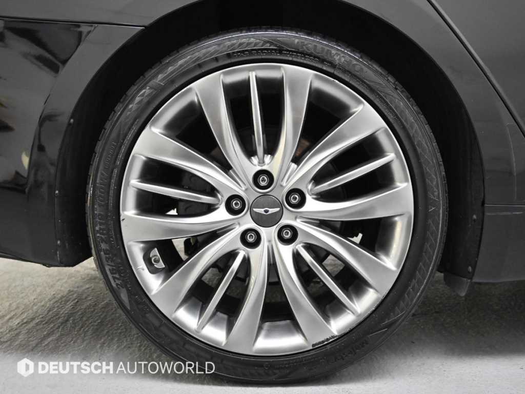 HYUNDAI Genesis - Vista 5