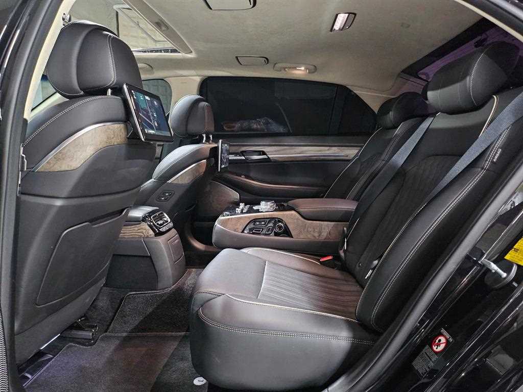 Genesis G90 - Vista 7