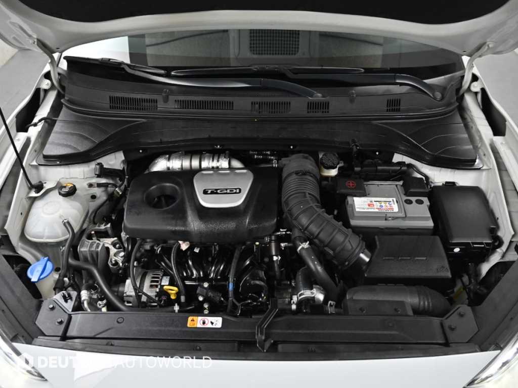 HYUNDAI Kona - Vista 6