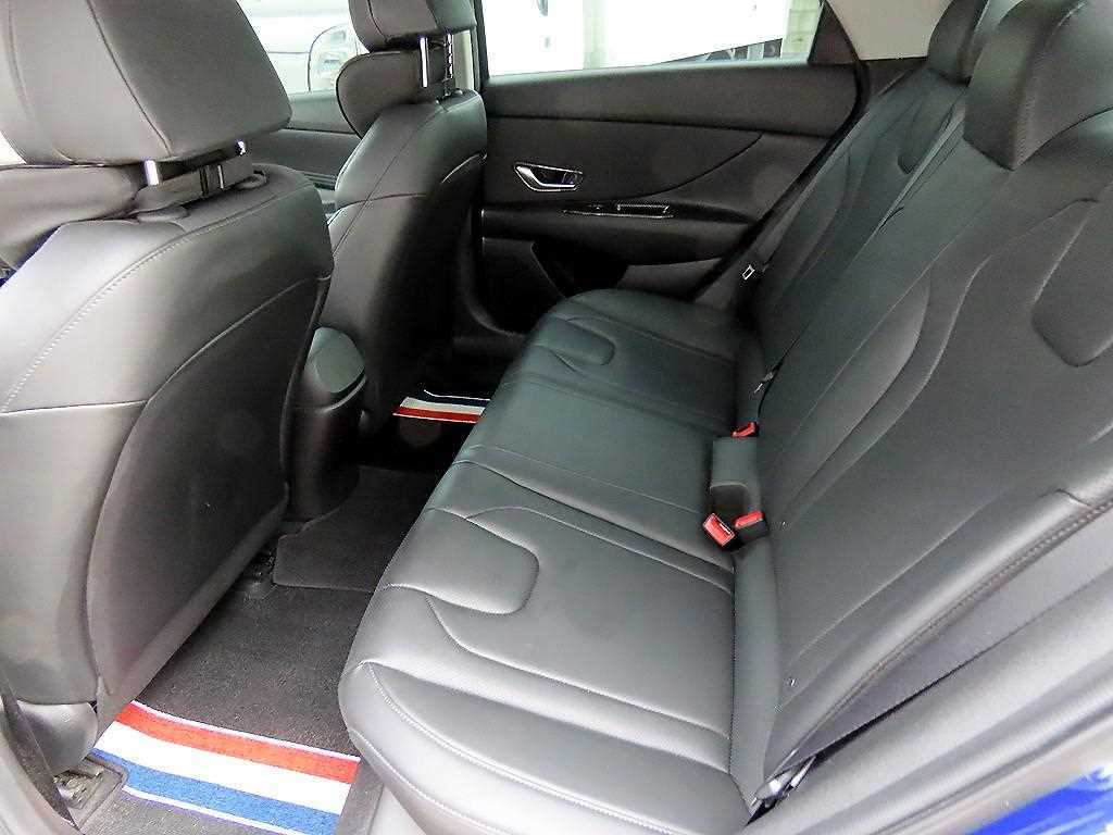 HYUNDAI Avante - Vista 6