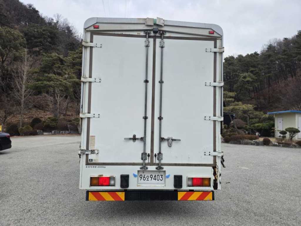 medium and large cargo truck - Vista 4