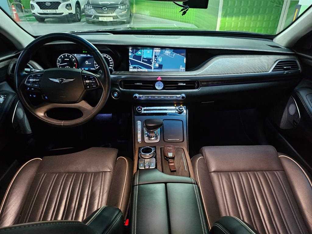 Genesis G90 - Vista 8