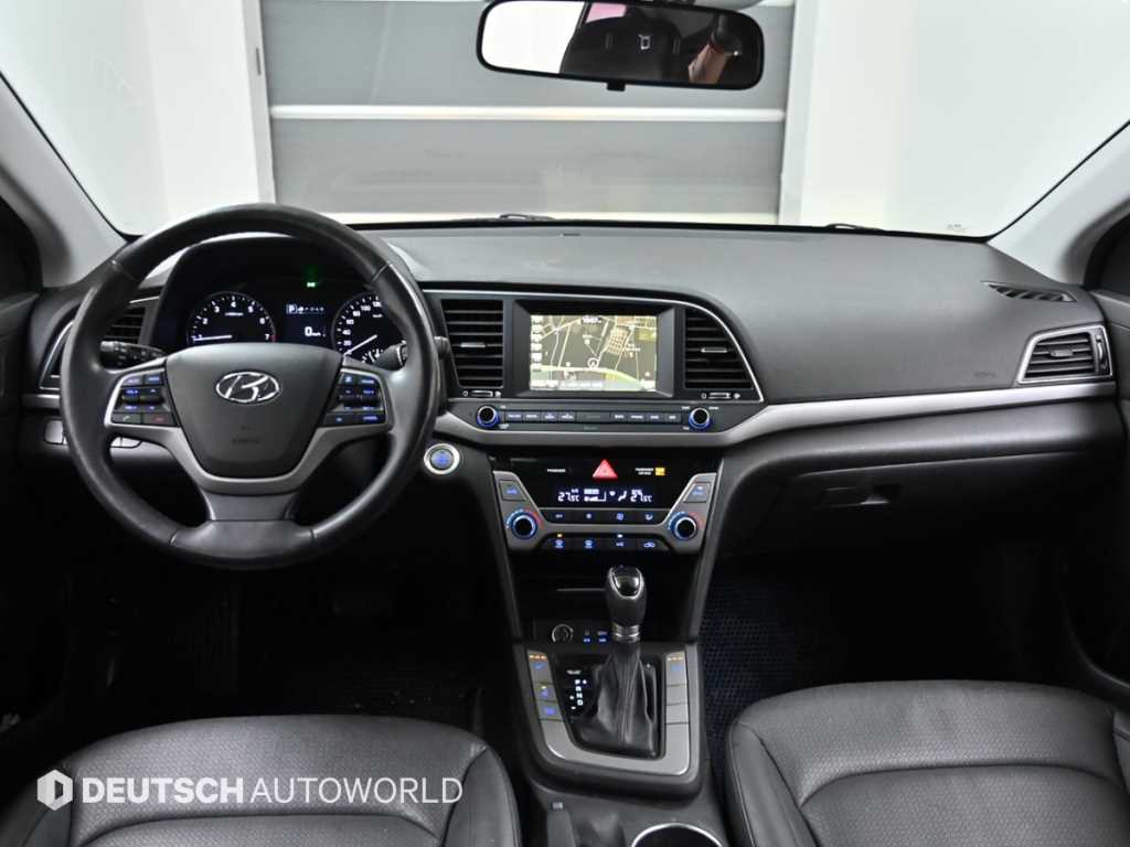 HYUNDAI Avante - Vista 7