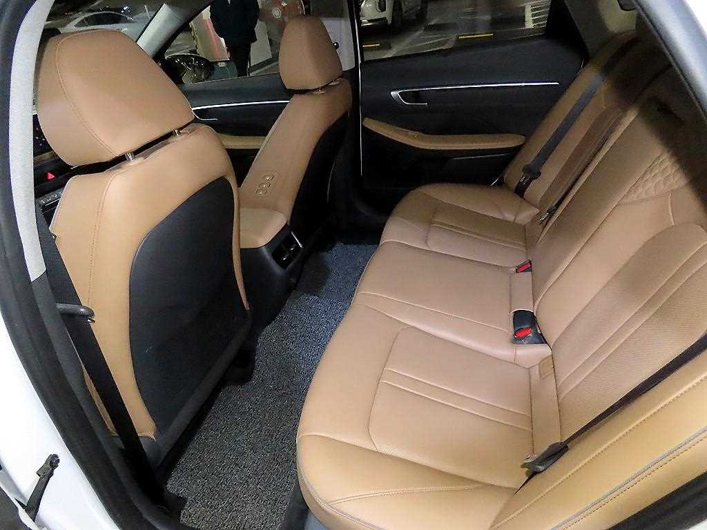 HYUNDAI Sonata - Vista 7