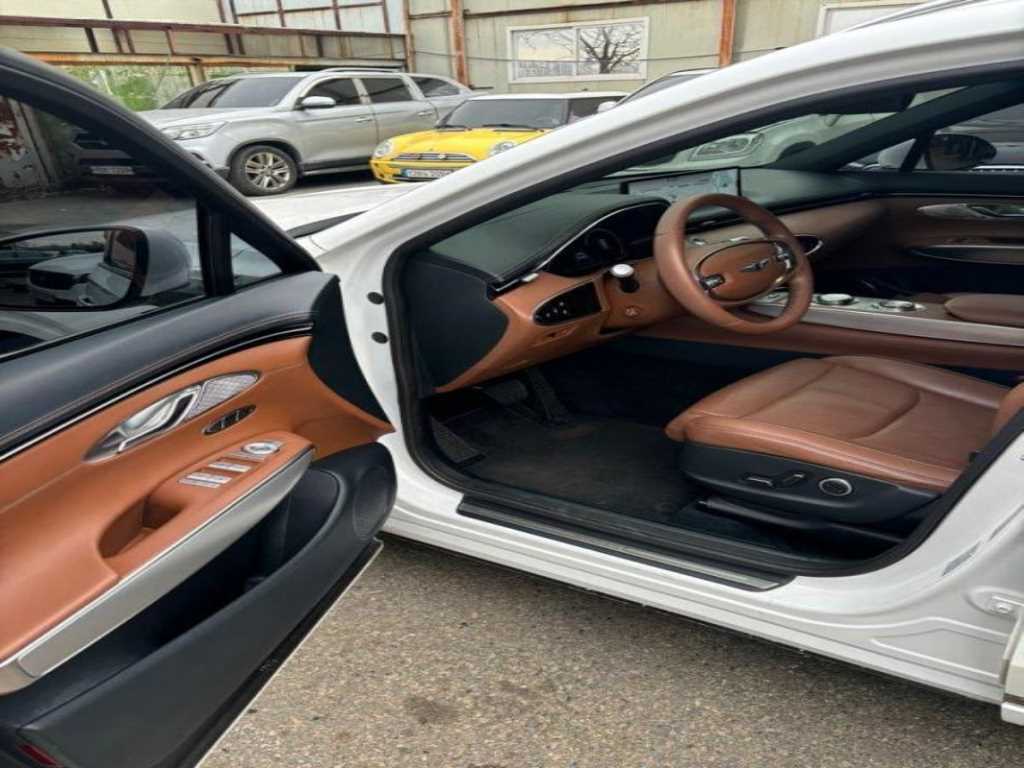 Genesis GV70 - Vista 12