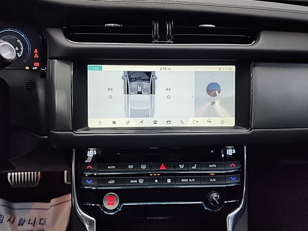 Jaguar XF - Vista 10