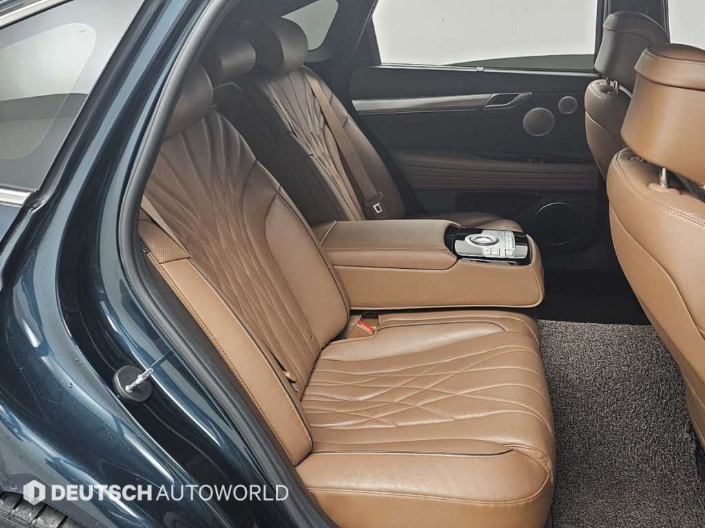 Genesis G80 - Vista 12