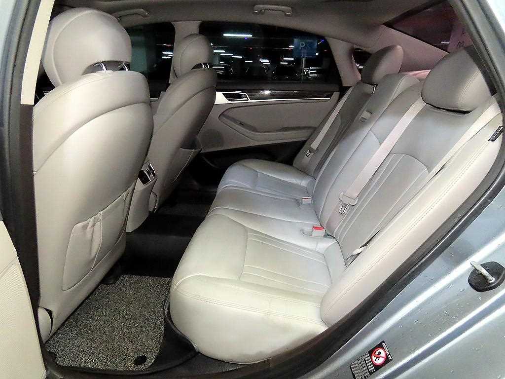 HYUNDAI Genesis - Vista 7