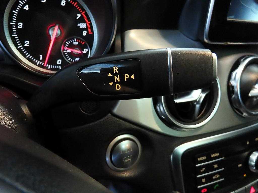 Mercedes Benz GLA Class - Vista 12