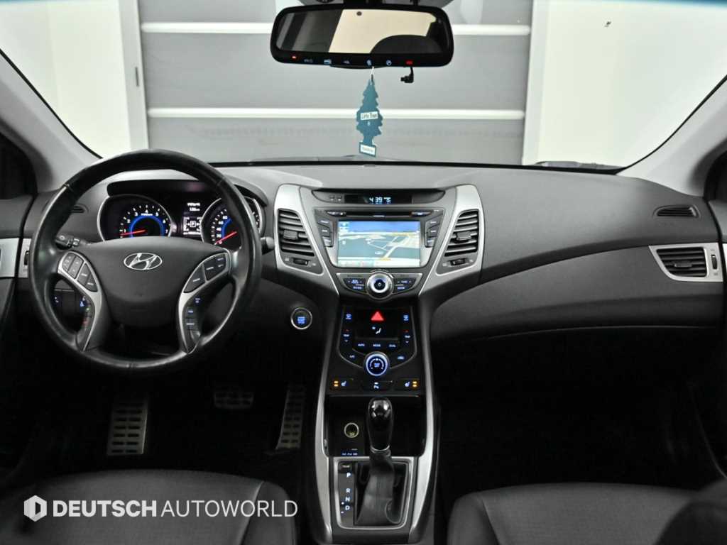 HYUNDAI Avante - Vista 7