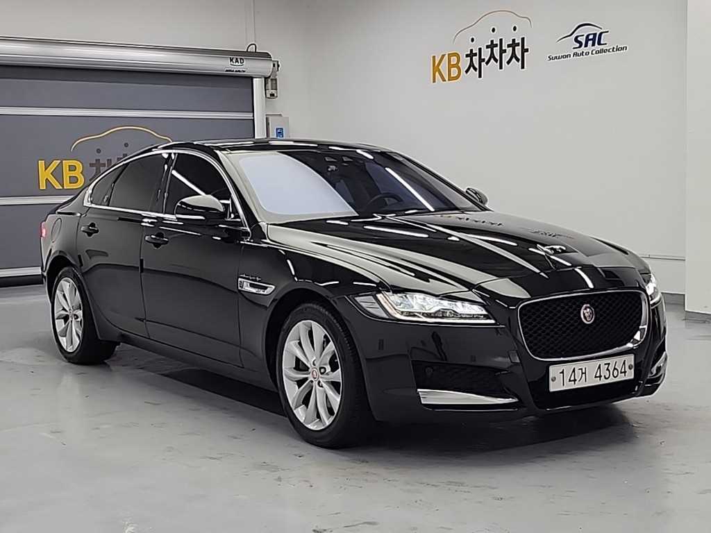 Jaguar XF - Vista 4
