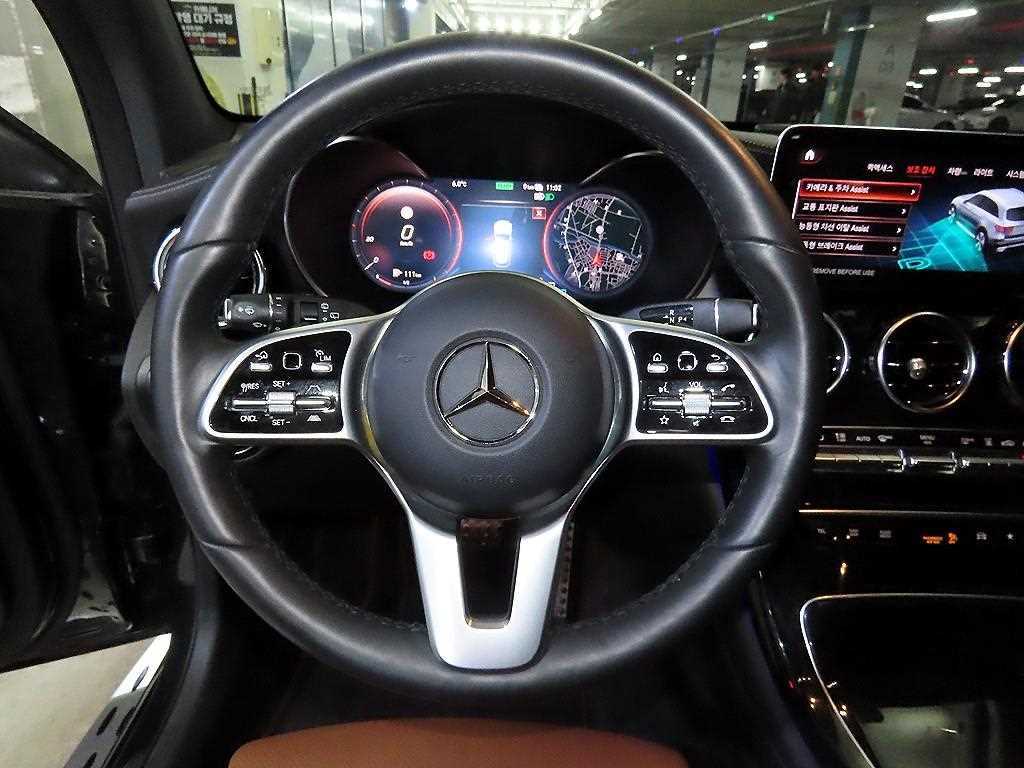 Mercedes Benz GLC Class - Vista 8