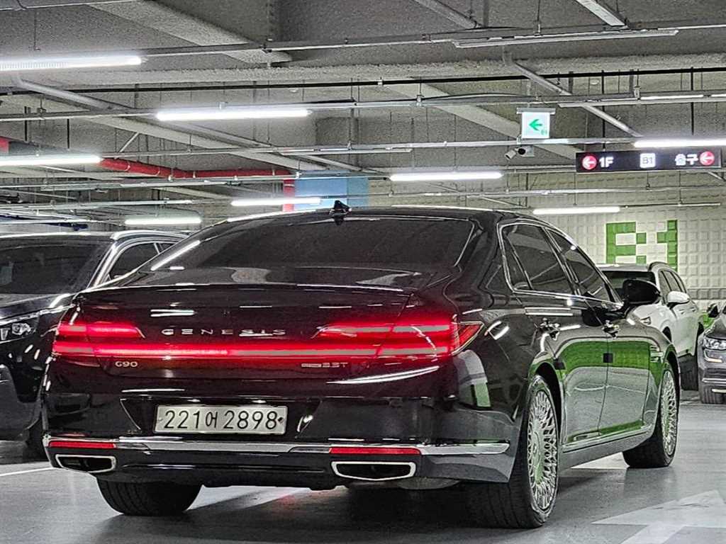 Genesis G90 - Vista 4