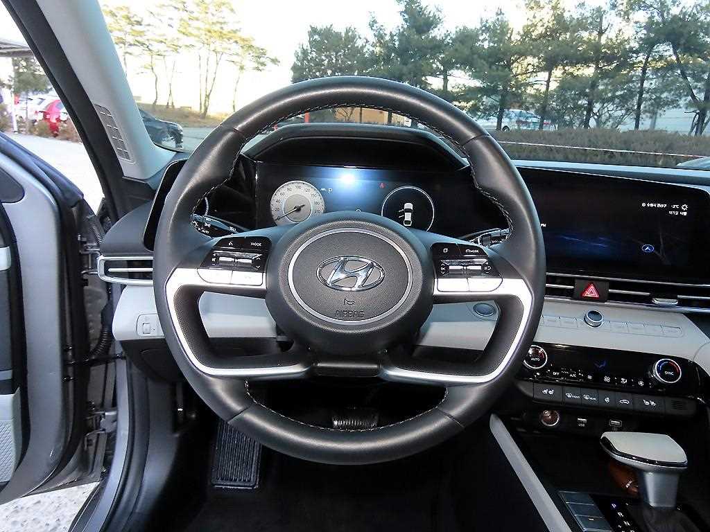 HYUNDAI Avante - Vista 8