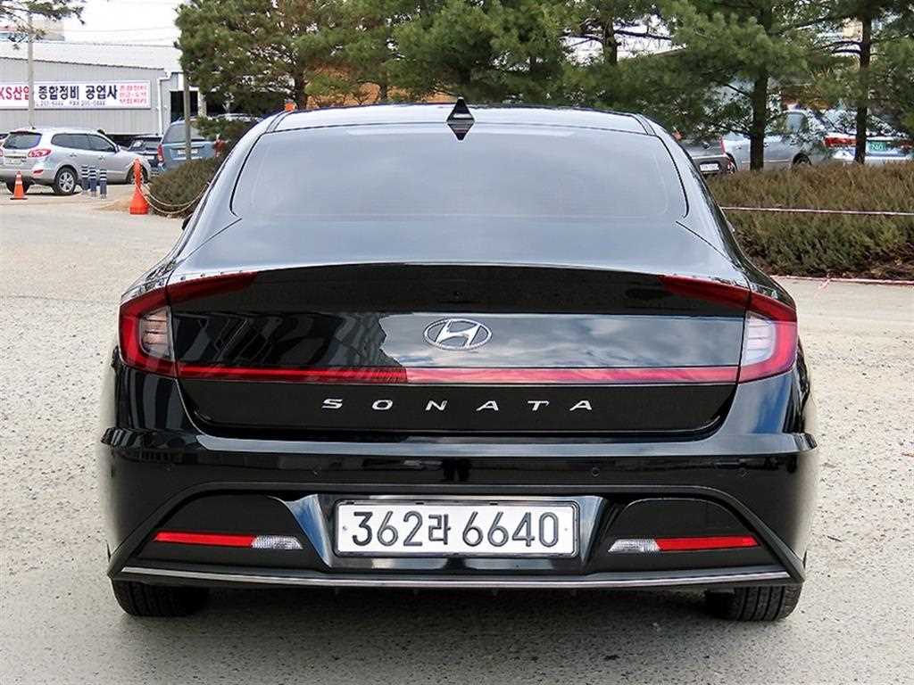 HYUNDAI Sonata - Vista 4