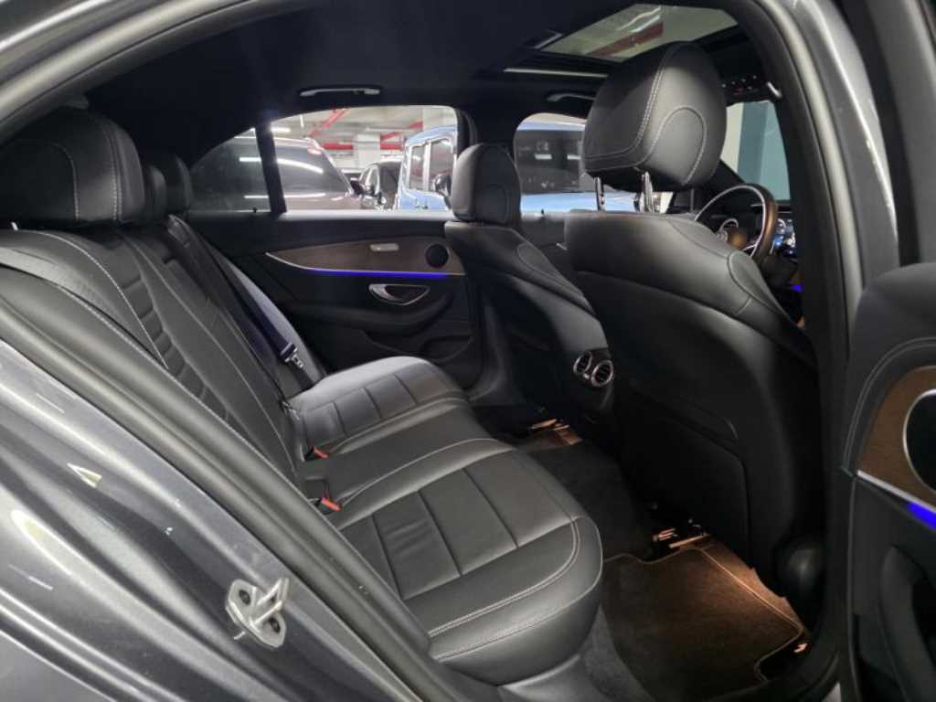 Mercedes Benz E class - Vista 9